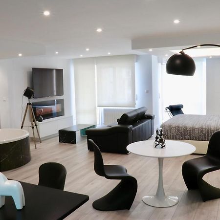 Black And White Suitte "Plaza" 노하 외부 사진
