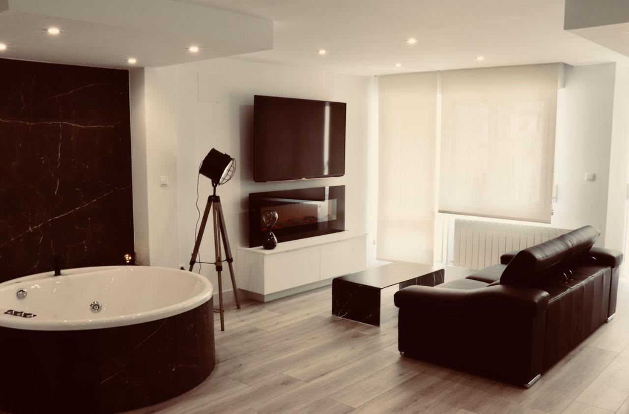 Black And White Suitte "Plaza" 노하 외부 사진