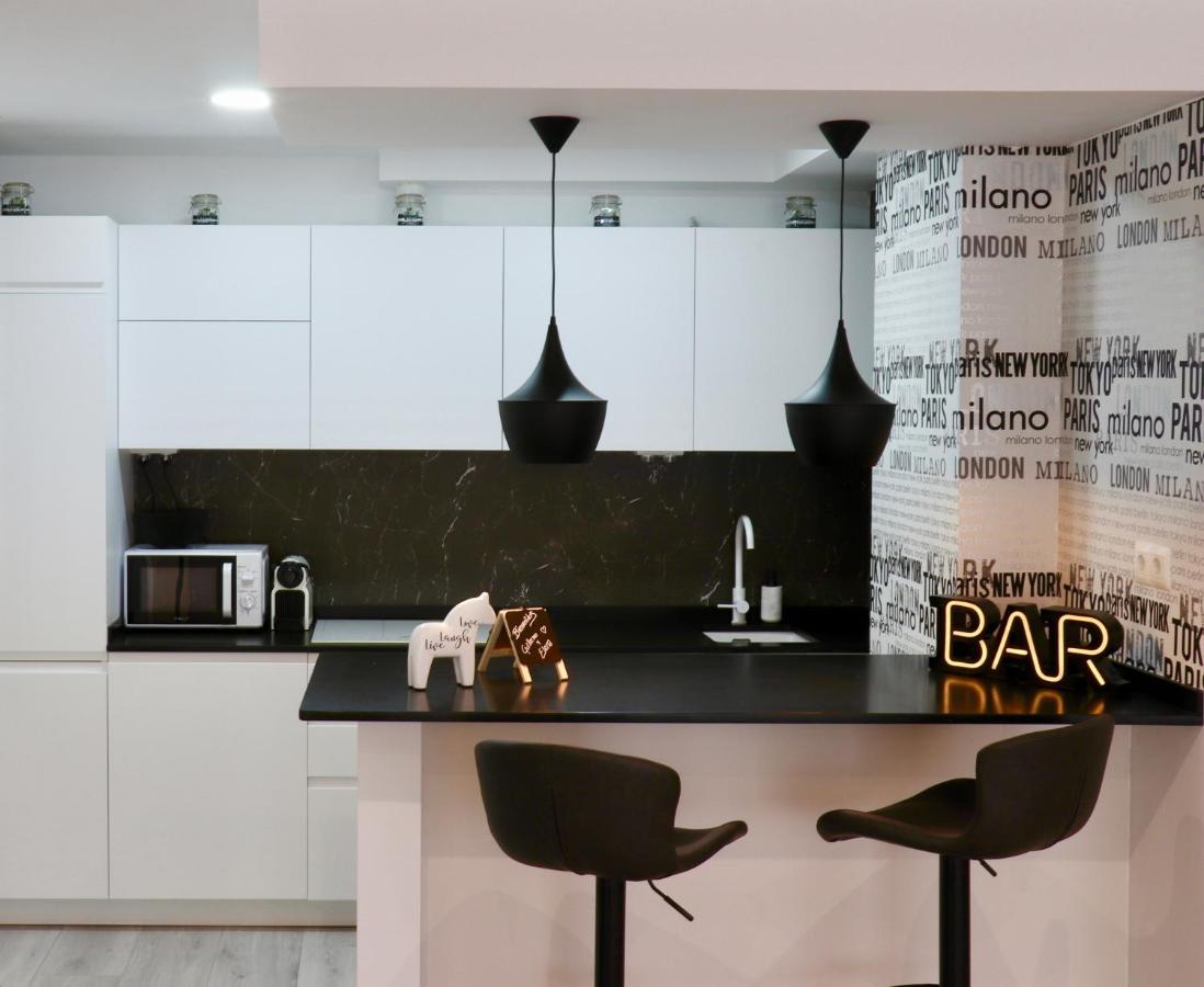 Black And White Suitte "Plaza" 노하 외부 사진