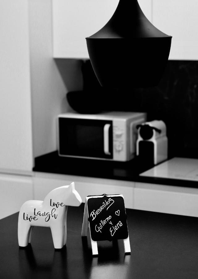 Black And White Suitte "Plaza" 노하 외부 사진