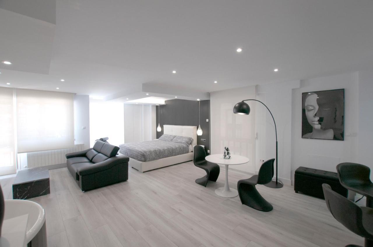 Black And White Suitte "Plaza" 노하 외부 사진
